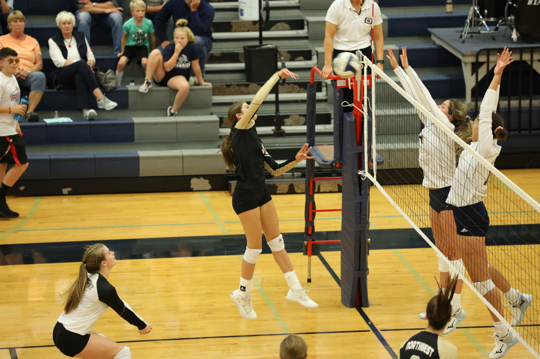 Outtakes_100419_ginwvball45_zlm.JPG